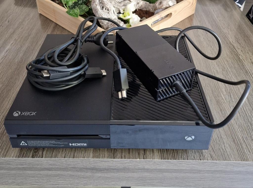Xbox One - Uitstekend - Zonder Controllers/Spellen, Ophalen of Verzenden