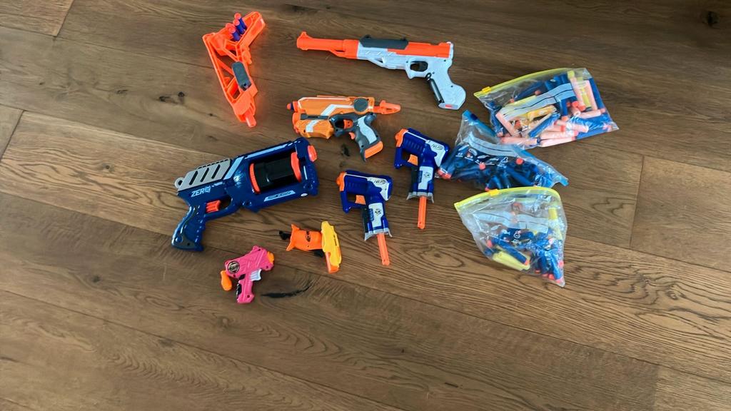 7 nerf pistolen met 1 opzetstuk en veel pijltjes, Kinderen en Baby's, Speelgoed | Buiten | Actiespeelgoed, Ophalen of Verzenden