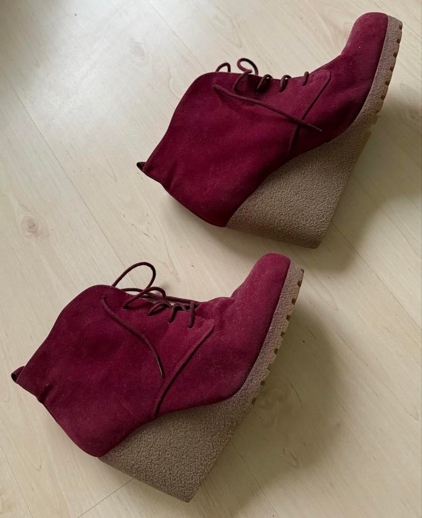 Bordeaux Rode Enkellaarsjes met Sleehak, Kleding | Dames, Schoenen, Ophalen of Verzenden, Zo goed als nieuw, Rood, Lage of Enkellaarzen