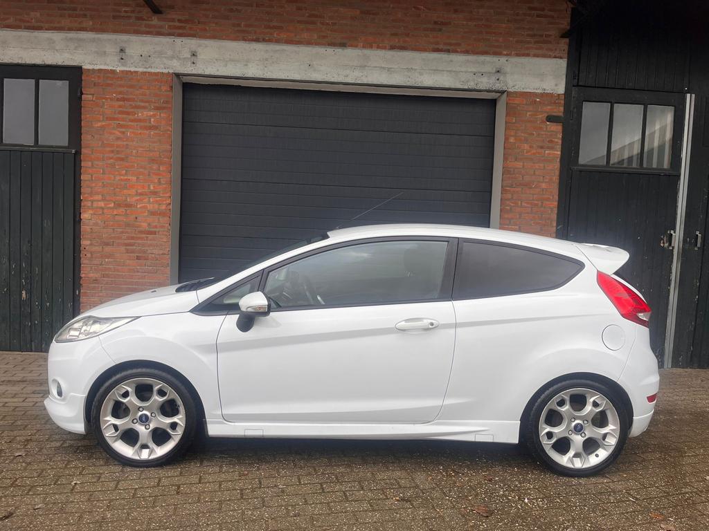 Ford Fiësta 1.6 Ti-vct 120 PK ST Line, Auto's, Ford, 1596 cc, 4 cilinders, Stoelverwarming, Wit