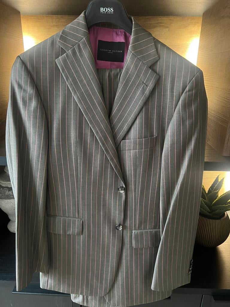 Tommy Hilfiger heren pak maat 48, Ophalen of Verzenden, Zo goed als nieuw, Maat 48/50 (M), Bruin