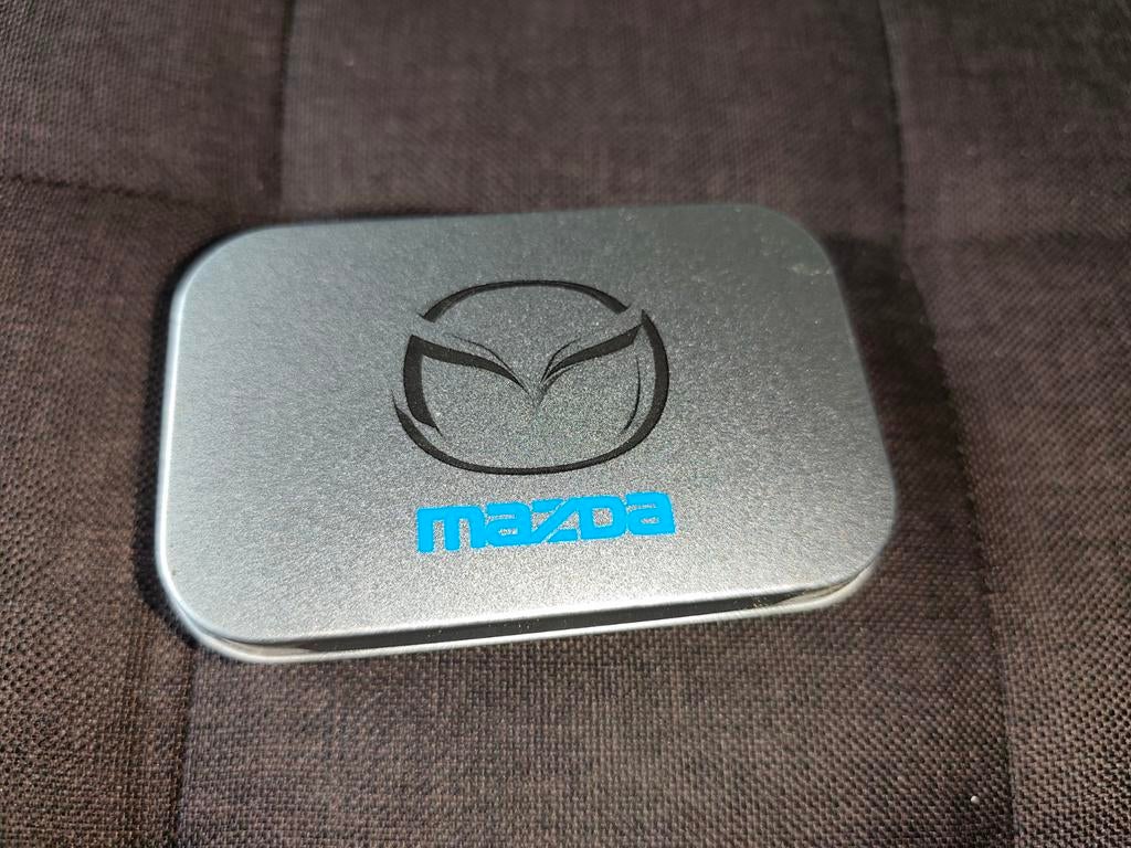Zilverkleurig metalen doosje Mazda, Verzamelen, Merken en Reclamevoorwerpen, Ophalen of Verzenden, Zo goed als nieuw, Overige typen