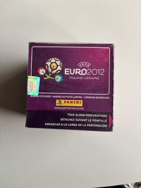 Panini Euro 2012 Sealed Box versie USA, Verzamelen, Sportartikelen en Voetbal, Nieuw, Poster, Plaatje of Sticker, Buitenlandse clubs