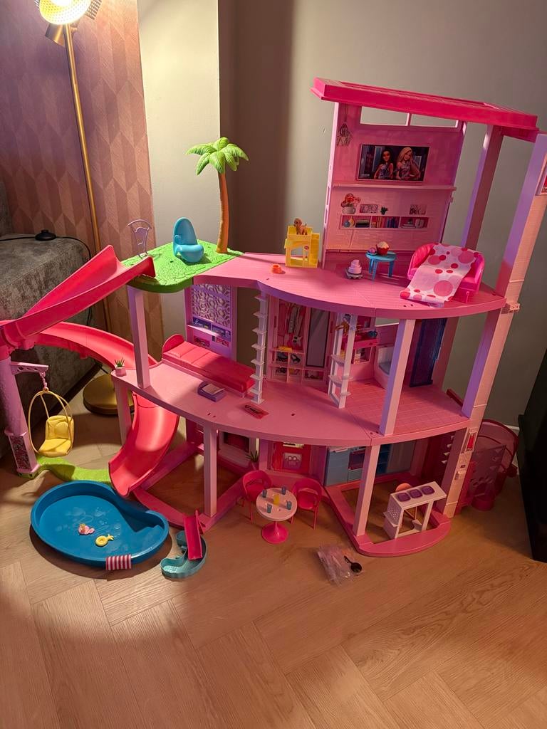 Barbie Dreamhouse droomhuis incl. Accessoires en doos, Kinderen en Baby's, Speelgoed | Poppenhuizen, Ophalen of Verzenden, Zo goed als nieuw