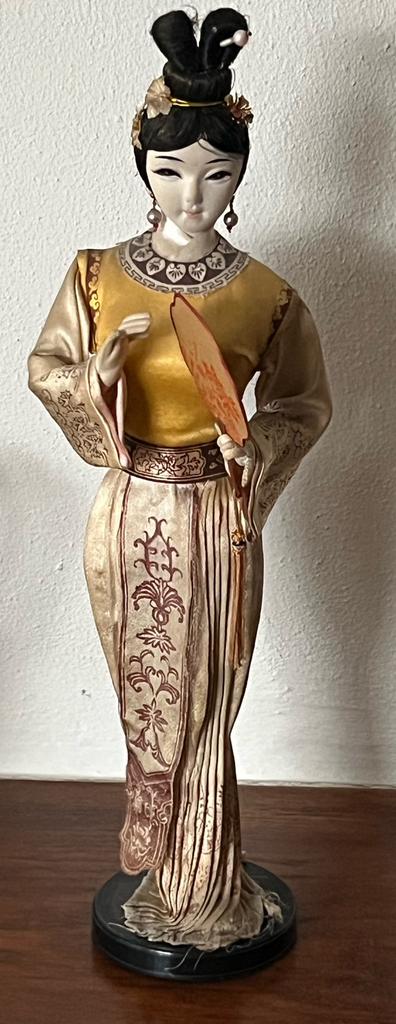 Aziatische/Japanse geisha - stof/zijde met waaier., Antiek en Kunst, Verzenden