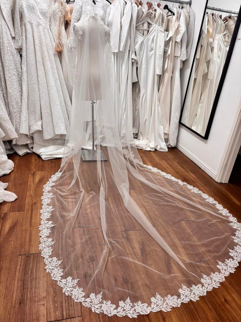 nieuw creme kleur 3 meter kant sluier, Wit, Ozlem__bahadir@hotmail.com, Ophalen of Verzenden, Zo goed als nieuw