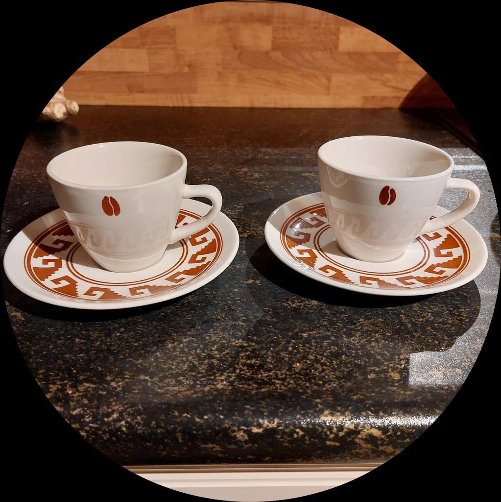 Twee Fair Trade  kop en schotels, Keramiek, Ophalen of Verzenden, Zo goed als nieuw, Overige stijlen