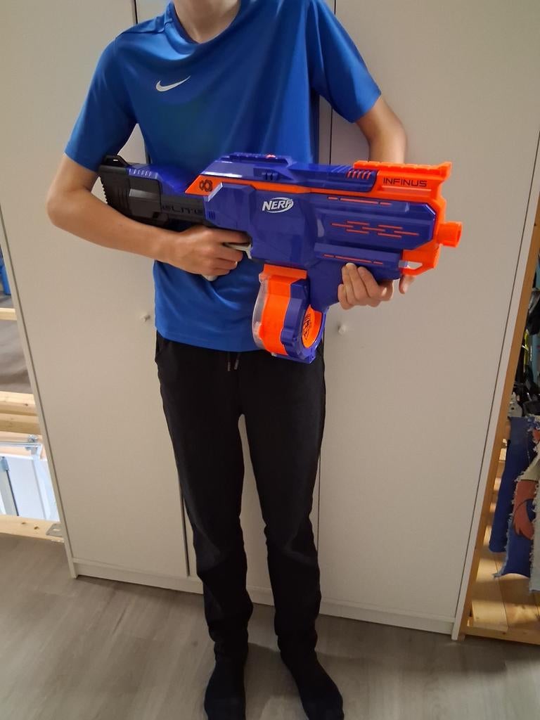 Nerf N-Strike Infinus Elite - Zelfladend!, Kinderen en Baby's, Speelgoed | Buiten | Actiespeelgoed, Ophalen of Verzenden, Zo goed als nieuw