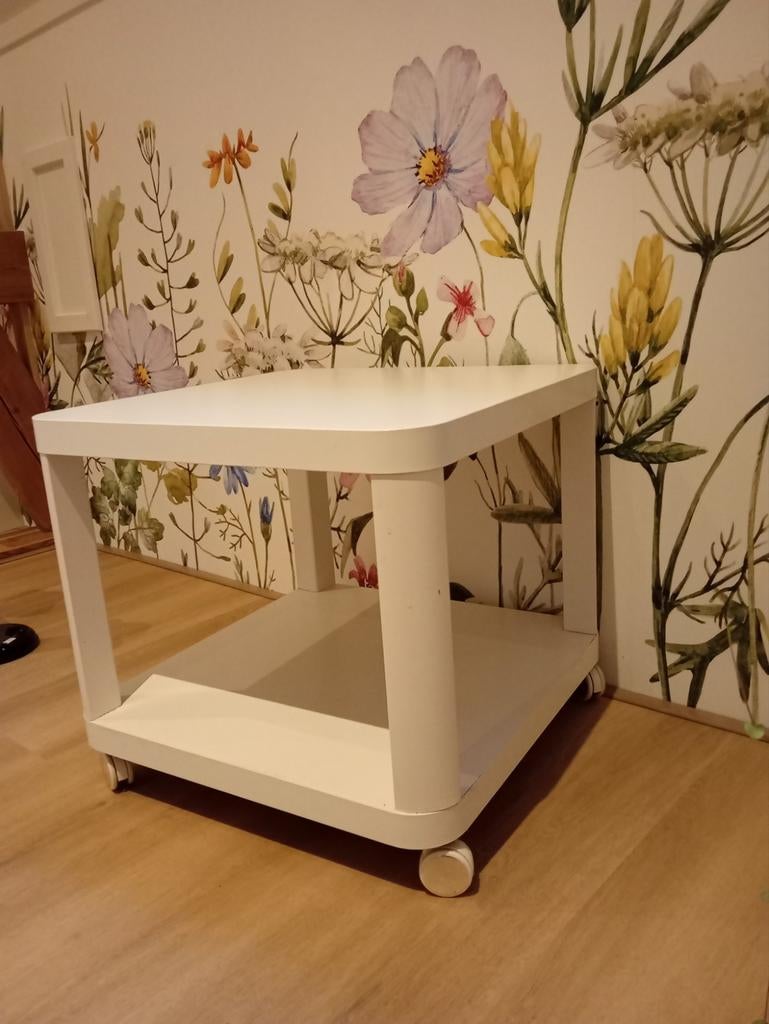 Tafeltje op wieltjes, Huis en Inrichting, Tafels | Bijzettafels, Overige materialen, Minder dan 55 cm, Vierkant, Zo goed als nieuw