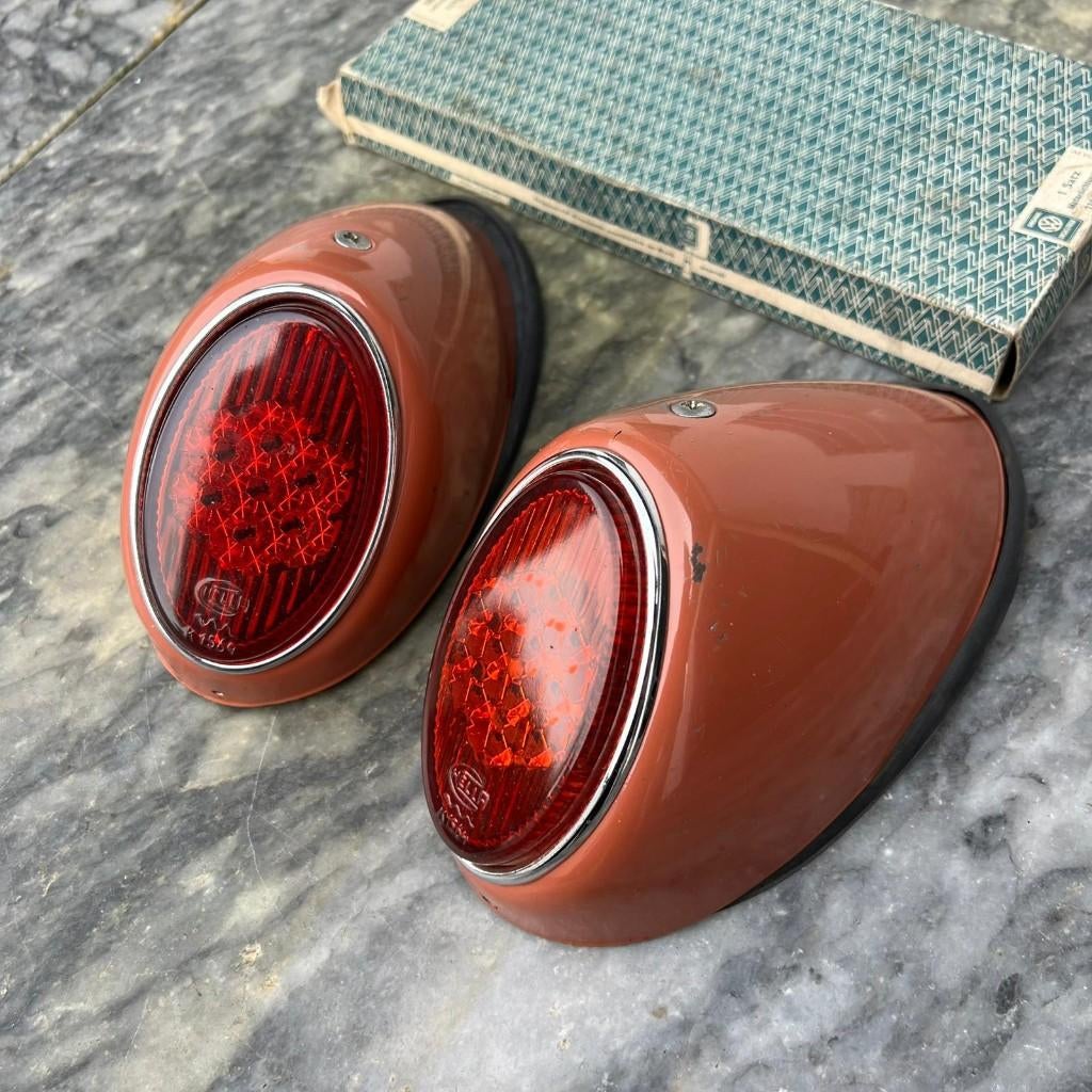 Achterlichtenset VW Kever 56-61 koraalrood L531 Hella Ovaal, Ophalen of Verzenden, Gebruikt