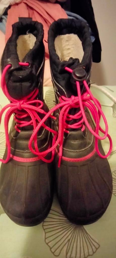 Mooie en warme zo goed als NIEUWE Helly Hansen snowboots!, Meisje, Ophalen of Verzenden, Helly Hansen, Laarzen