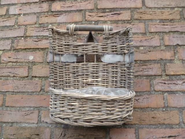 Rieten (hang) mand, voor bv. plantje. Voor buiten., Ophalen of Verzenden, Gebruikt