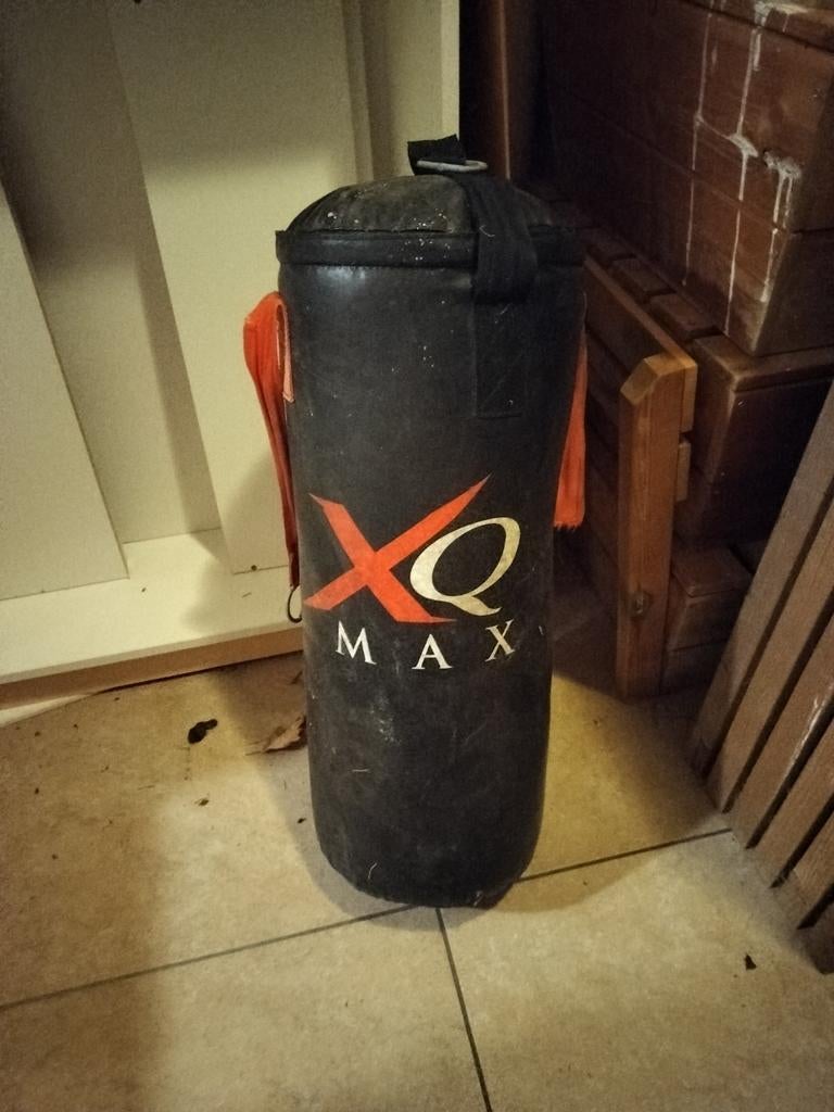 Boksbal (1 hengsel is kapot, kan gemaakt worden), Ophalen, Gebruikt, Boksbal