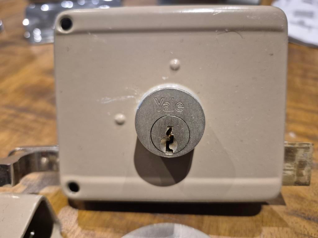 Yale oplegslot inclusief sleutels, Ophalen of Verzenden