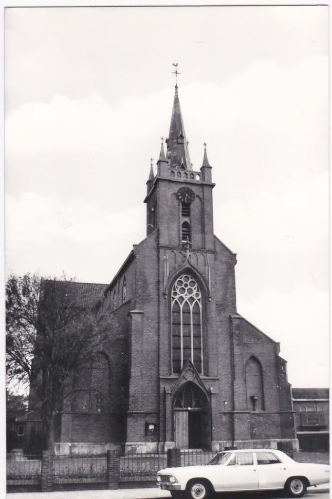 Uithuizen (Gr) R.K. Kerk -met dikke Chevy voor de deur-, Verzenden, 1960 tot 1980, Ongelopen, Groningen