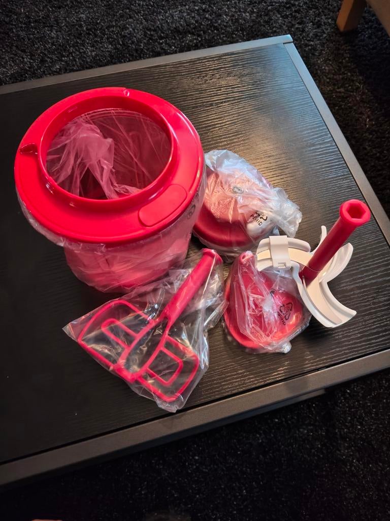 Tupperware Extra Chef Hakker Rood - Nieuw in Doos, Ophalen of Verzenden, Nieuw, Rood, Overige typen