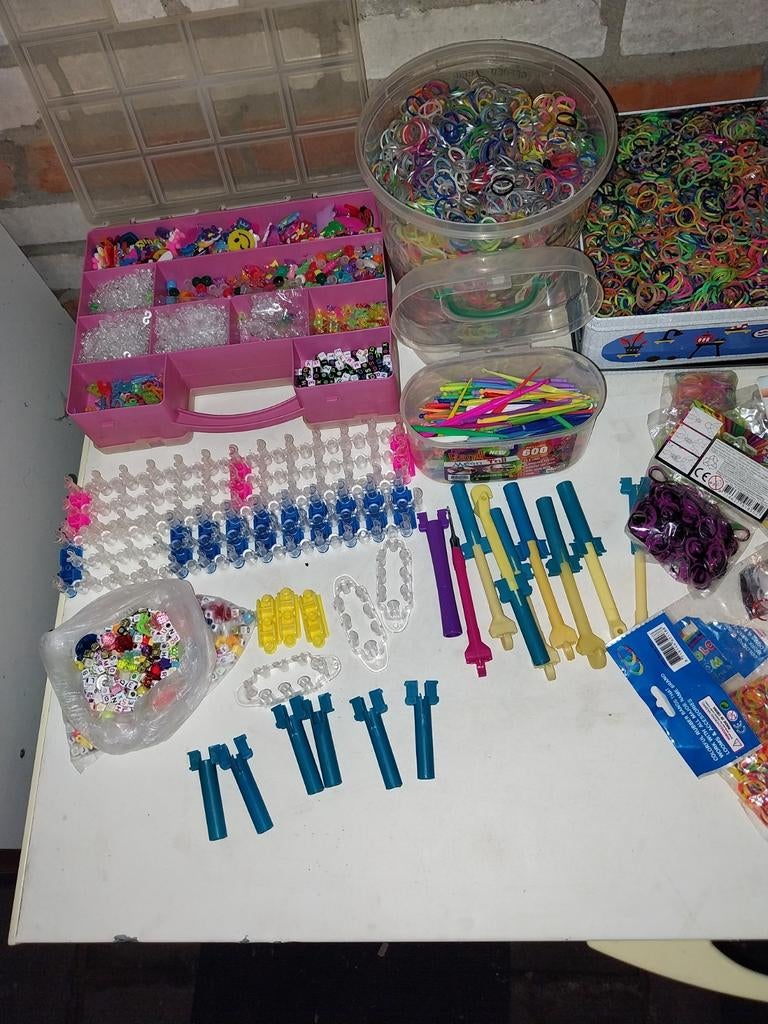 Grote collectie Loom Bands met accessoires, Ophalen of Verzenden, Gebruikt, Knutselwerk