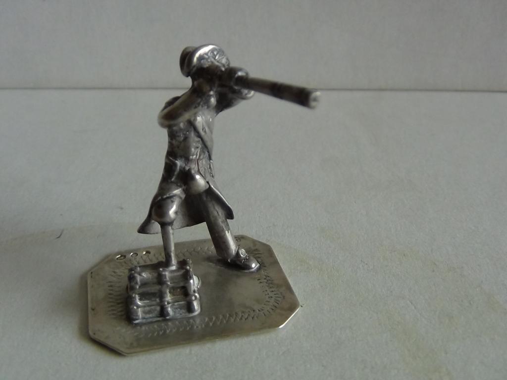Miniatuur zilver Ej19 piraat op uitkijk zilveren miniaturen, Verzenden, Zilver