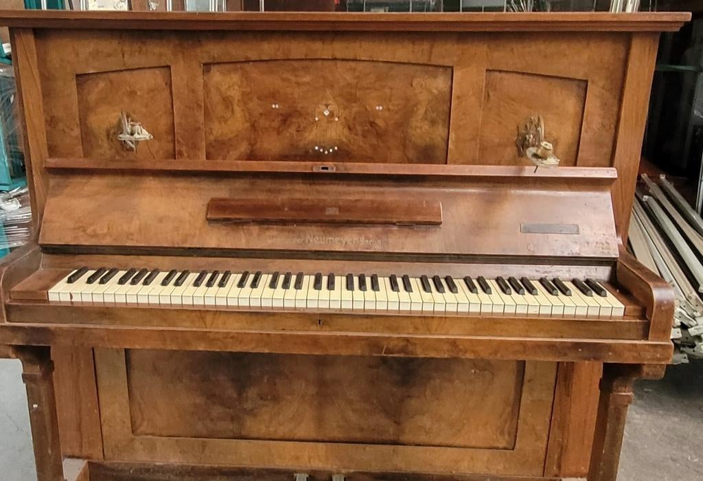 Antieke piano, Neumeyer, bruin, decoratief, Muziek en Instrumenten, Ophalen of Verzenden, Gebruikt, Bruin, Piano
