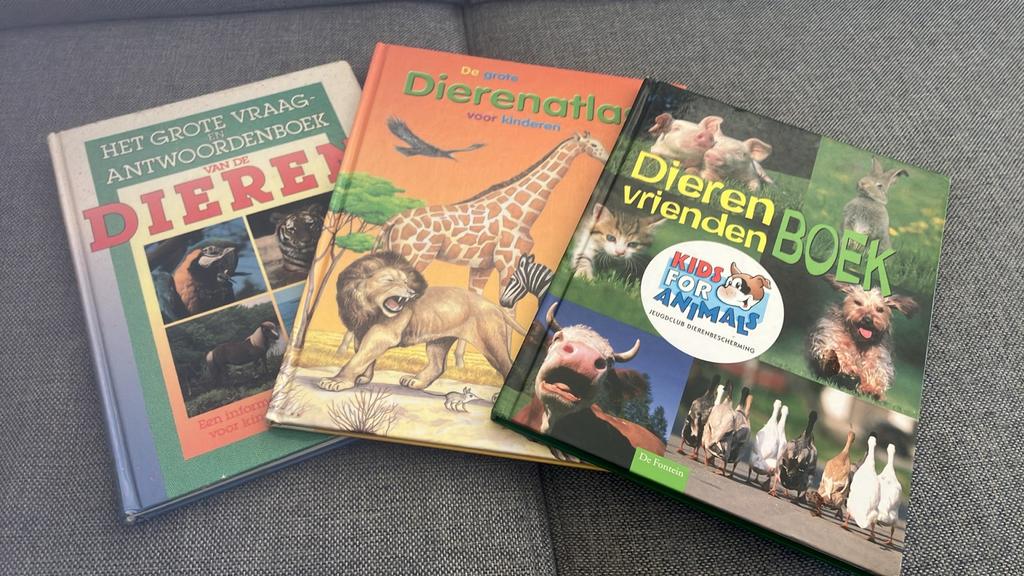3 Dierenboeken: Atlas, Vriendenboek & Vraag-Antwoordboek, Boeken, Ophalen of Verzenden, Gelezen, Honden