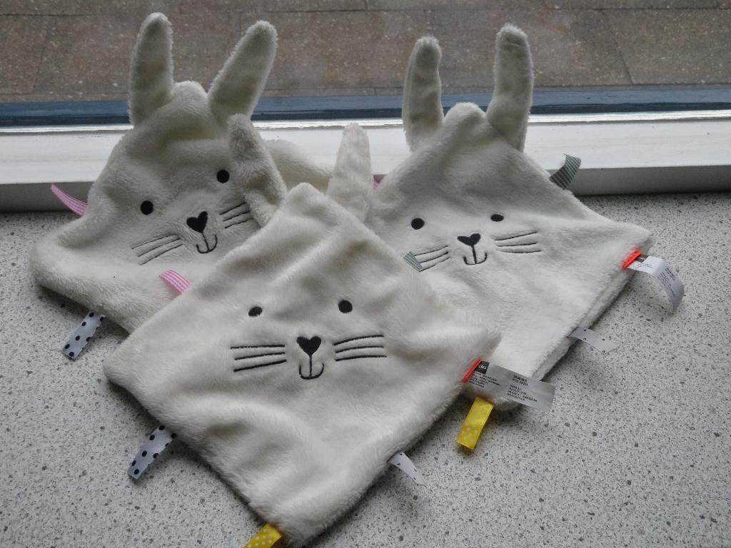 3 x Knuffeldoek labeldoek wit konijn van Hema met pieper, Ophalen of Verzenden, Zo goed als nieuw, Konijn