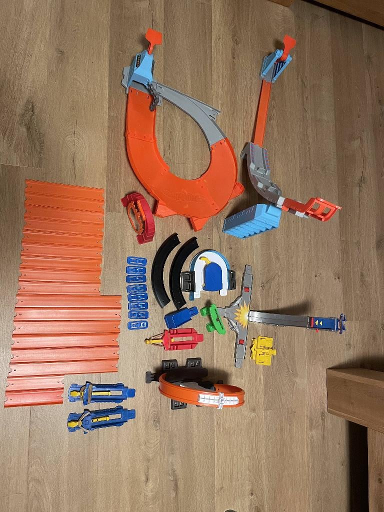 Baandelen hotwheels track launchers met diverse baan stukken, Ophalen of Verzenden, Zo goed als nieuw, Handmatig, Hot Wheels
