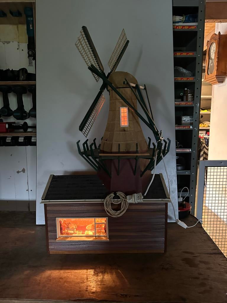 Mooie handgemaakte miniatuur molen met interieur, Ophalen, Gebruikt