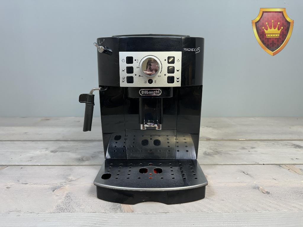 DeLonghi Magnifica S koffiezet automaat, Witgoed en Apparatuur, Koffiezetapparaten, Gebruikt, 10 kopjes of meer, Koffiemachine
