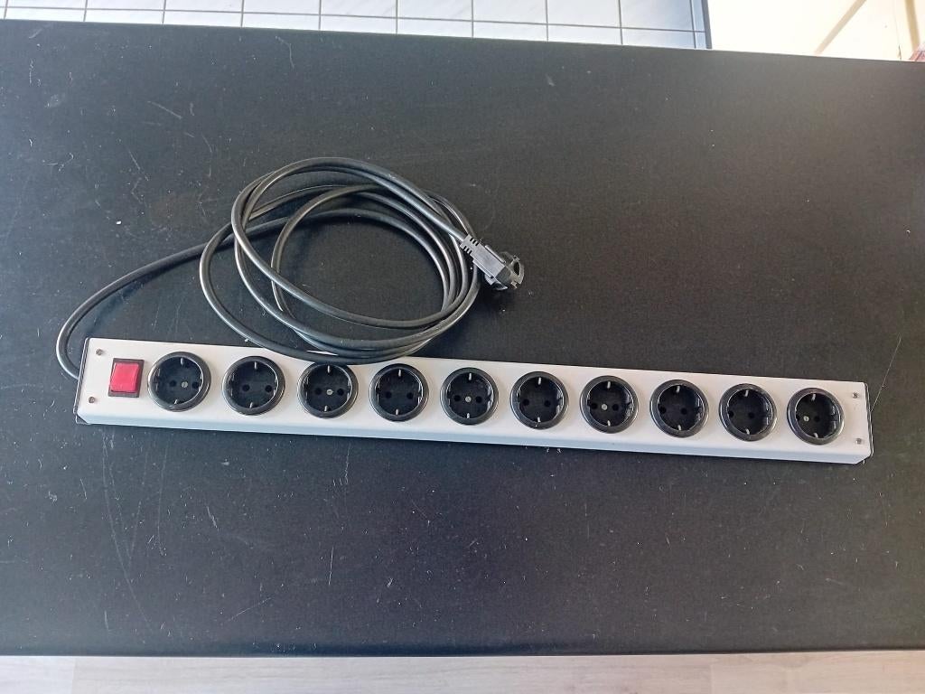 10 - Voudig Stekkerdoos met Schakelaar - 2,7mtr snoer, Ophalen of Verzenden, Zo goed als nieuw, Kabel of Snoer