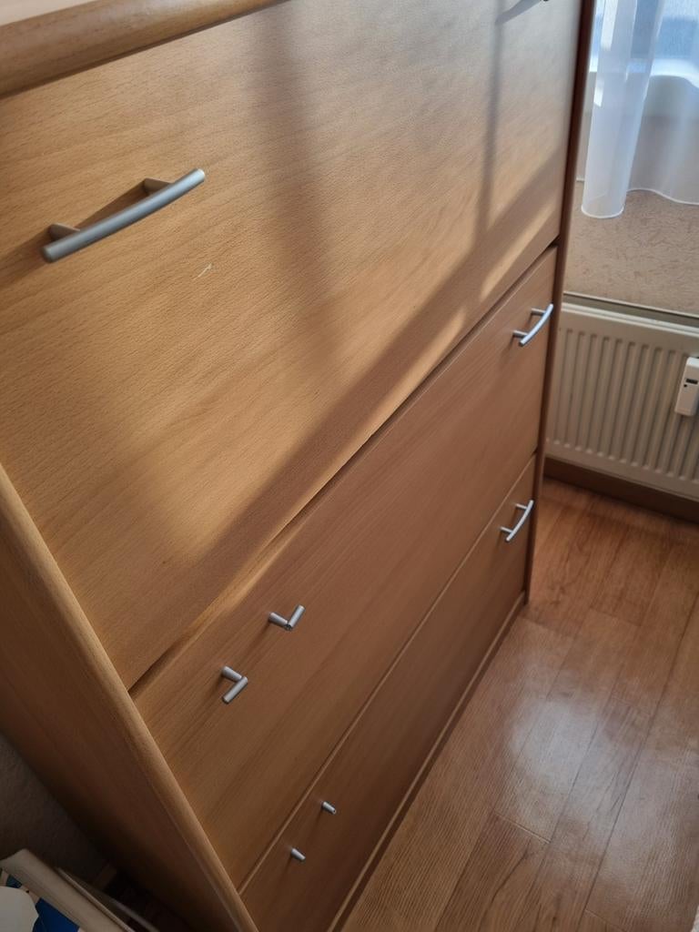 Schoenenkast, Ophalen