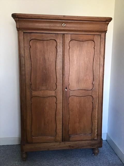 Karaktervolle, antieke kast van massief eiken., Antiek en Kunst, Antiek | Meubels | Kasten, Ophalen