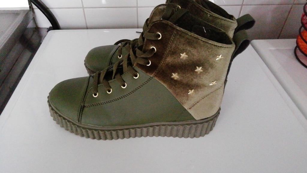 Stoere groene schoenen NIEUW mt39 (Nijmegen oost), Overige typen, Nieuw, Ophalen of Verzenden, Groen