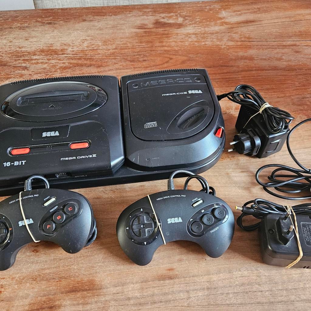 Sega Mega CD console met 2 controllers en kabels, Ophalen, Gebruikt, Met 2 controllers, Overige modellen