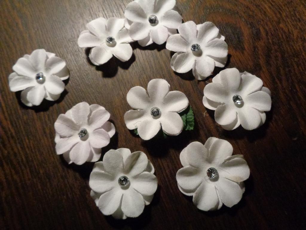 9 witte bloemen met kristal hart, Ophalen of Verzenden, Nieuw, Materiaal