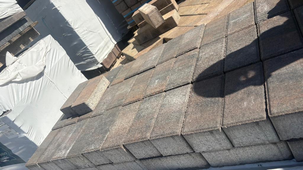 beton klinker bruin zwart 18 m2, Klinkers, Nieuw, Ophalen of Verzenden, 10 m² of meer