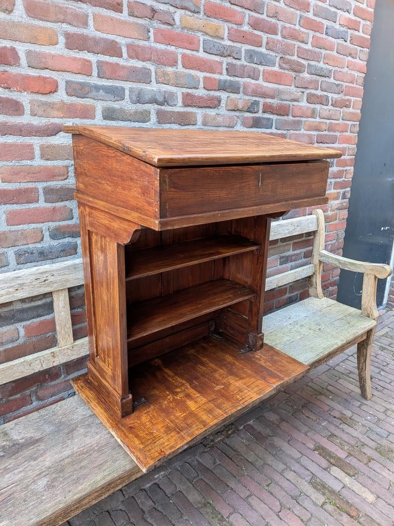 Antieke houten lessenaar / schoolbank – gerestaureerd
Beschr, Ophalen, Gebruikt