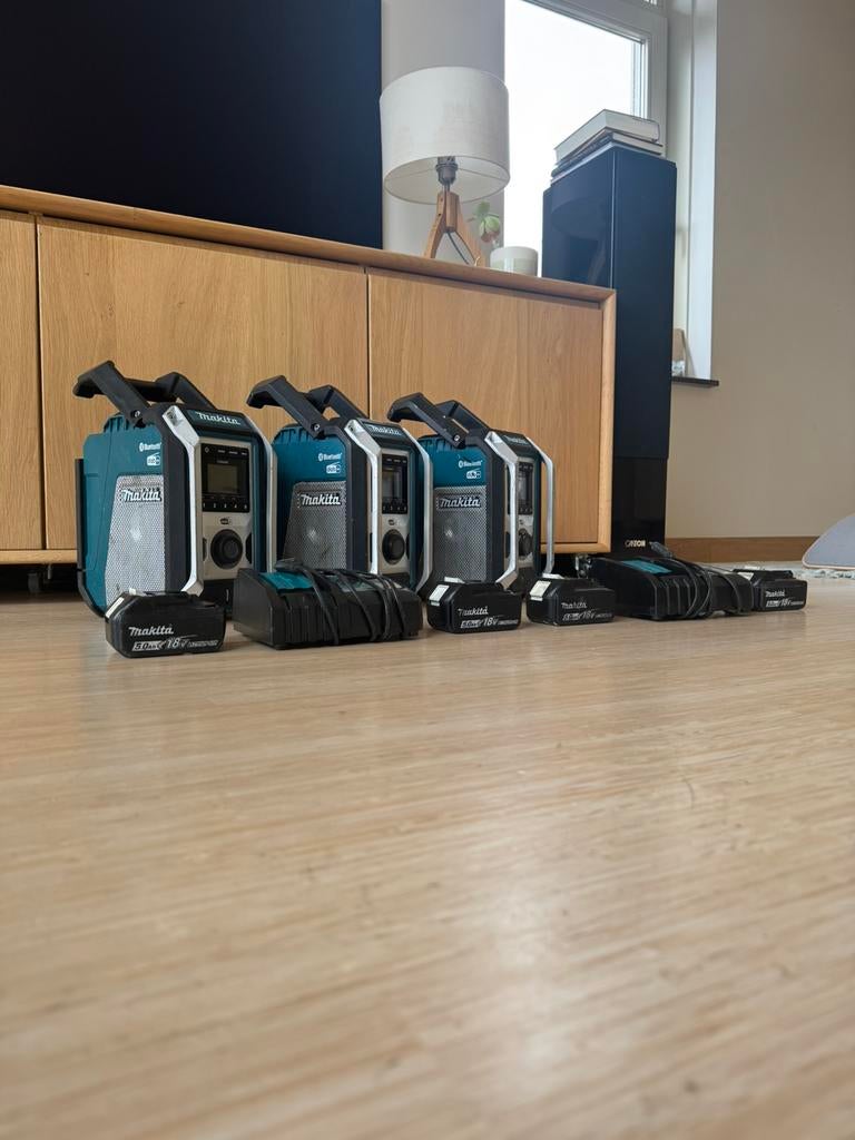 Makita bouwradio’s/radio’s met accu’s en opladers, Ophalen of Verzenden, Zo goed als nieuw, Bouwradio