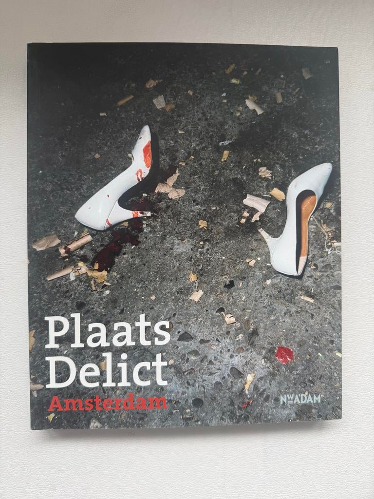 Plaats Delict Amsterdam: Politiefoto's '65-'85, Boeken, Ophalen of Verzenden, Zo goed als nieuw