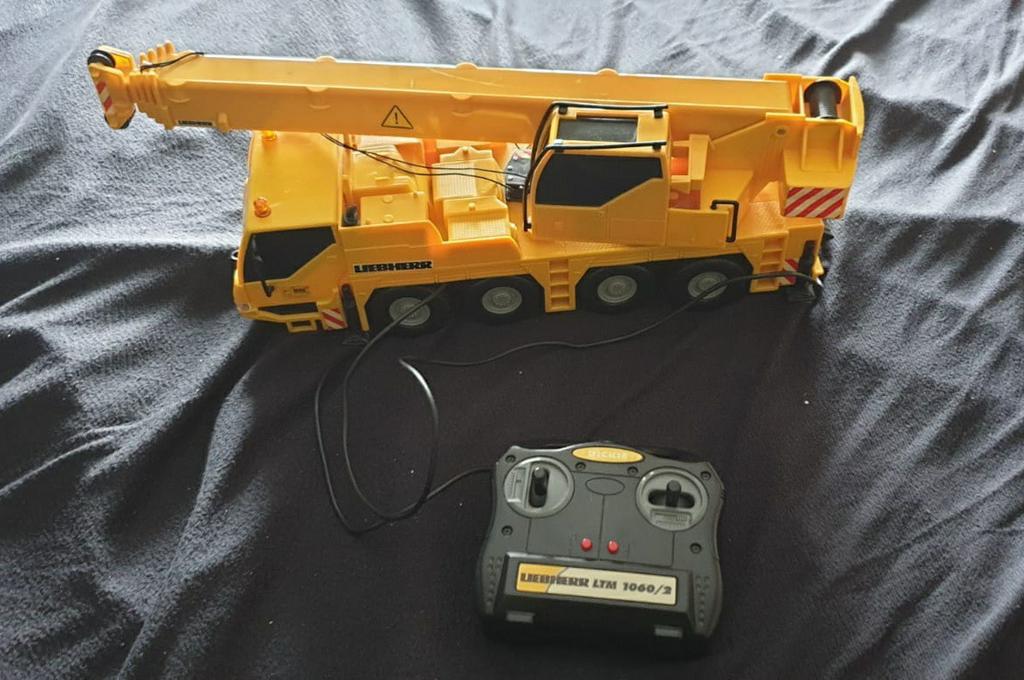 Liebherr  vrachtwagen met kraan, Ophalen of Verzenden, Zo goed als nieuw, Afstandsbediening