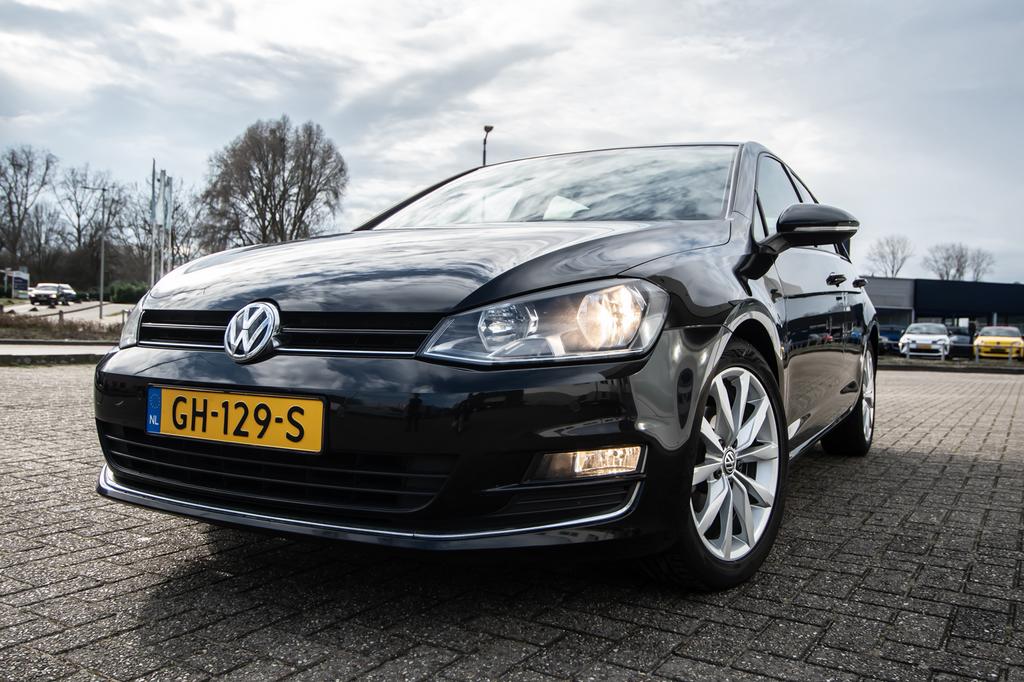 Volkswagen Golf 7 1.2 TSI 77KW 5D 2015 Zwart, Auto's, Voorwielaandrijving, 4 cilinders, Zwart, Origineel Nederlands