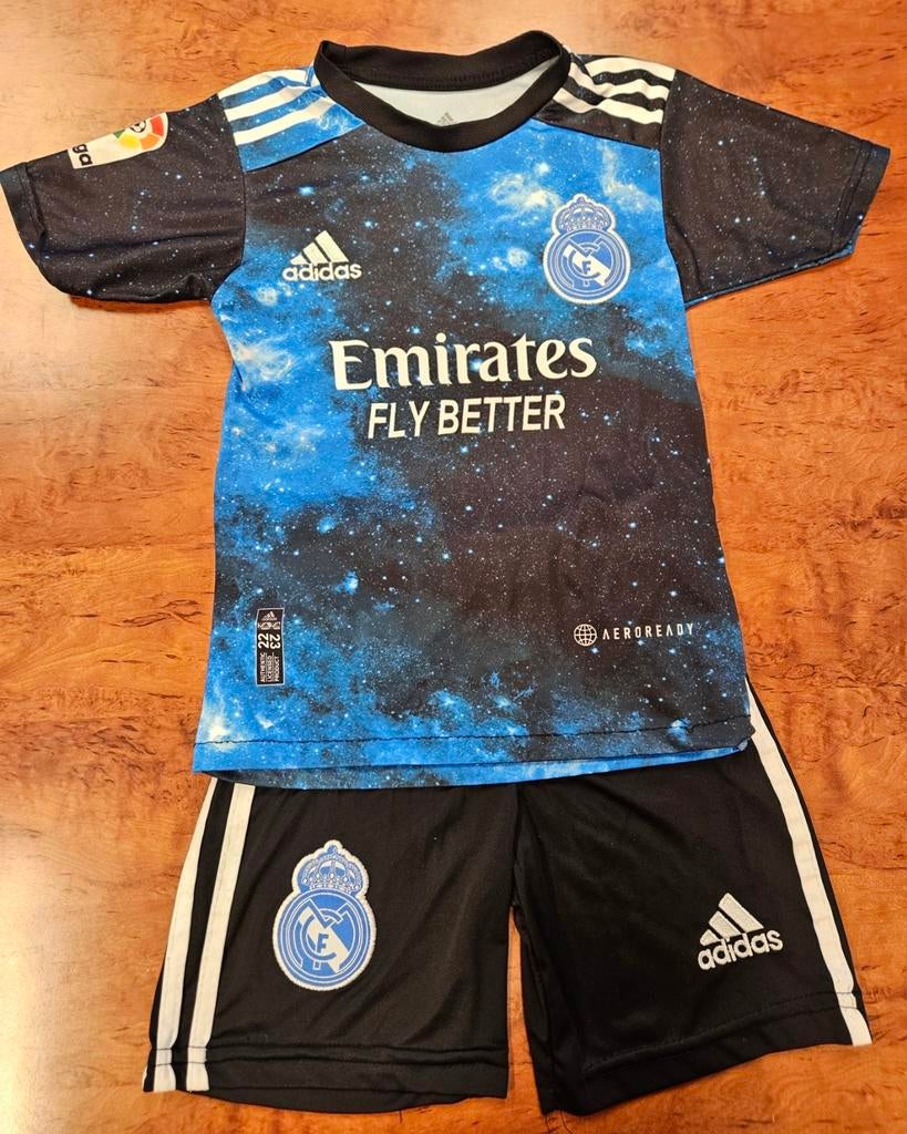 Adidas Real Madrid - Benzema voetbal sportsetje; maat 122, Ophalen of Verzenden, Gebruikt, Adidas, Jongen