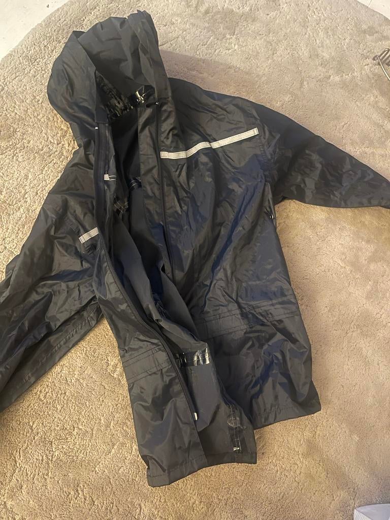 Zwarte regenjas met reflecterende strepen 134/140, Ophalen of Verzenden, Gebruikt, Regenjas, Heren