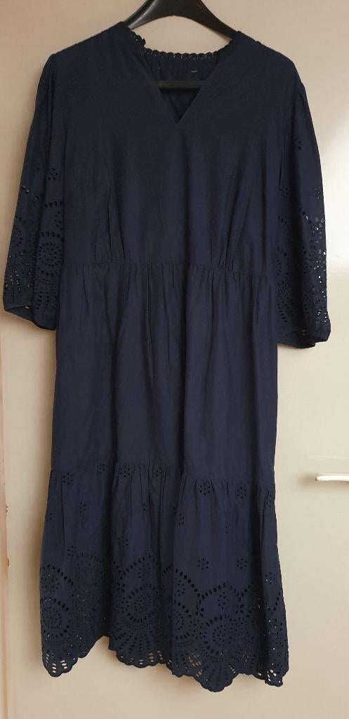 Jurk donker blauw, maat 42, leuke details, Maat 42/44 (L), Ophalen of Verzenden, Zo goed als nieuw, Onder de knie