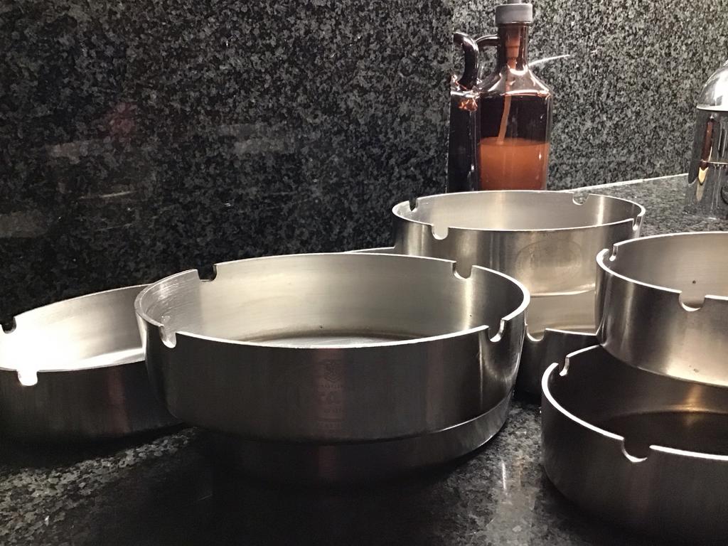 Brand Bier rvs asbakken en bierviltjeshouders, Ophalen of Verzenden, Gebruikt, Asbak