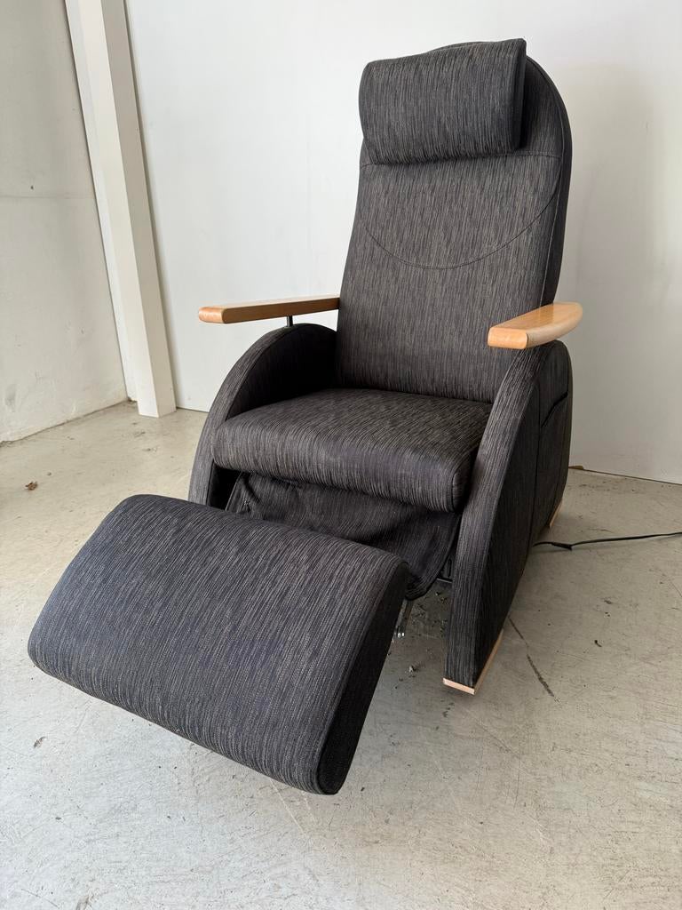 Comfortabele sta-op stoel met afstandsbediening, Ophalen, Gebruikt, Ema.mobility.wheelchair@gmail.com, Zwart