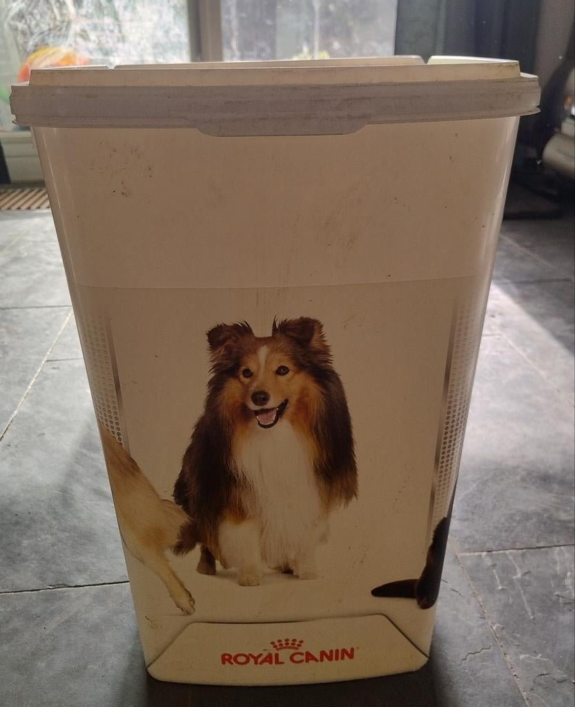 Voerton Royal Canin 51 liter (38,5 x 36,5 x 54cm), Ophalen, Hond