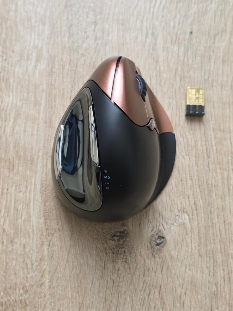 Evoluent VerticalMouse 4 Small Draadloze Ergonomische Muis, Computers en Software, Muizen, Zo goed als nieuw, Muis, Rechtshandig