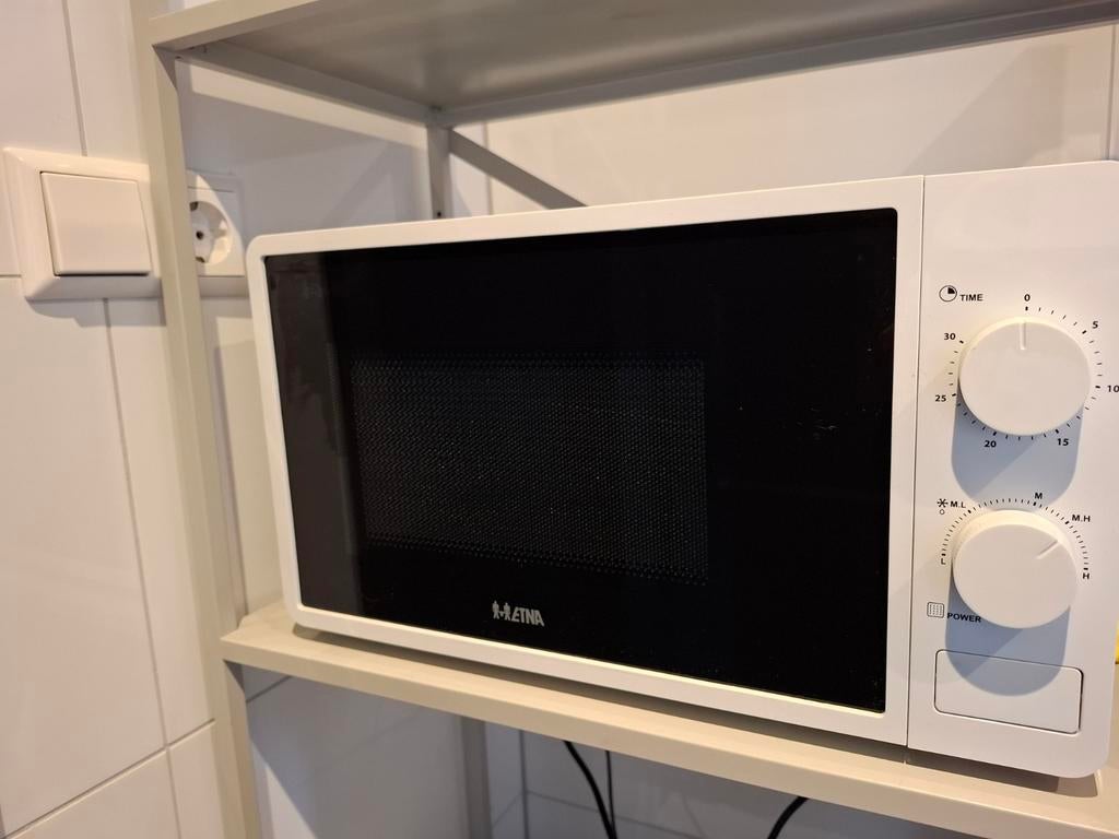 Etna solo magnetron. SMV220 wit. 230V, Witgoed en Apparatuur, Magnetrons, Ophalen, Zo goed als nieuw, Vrijstaand, Magnetron