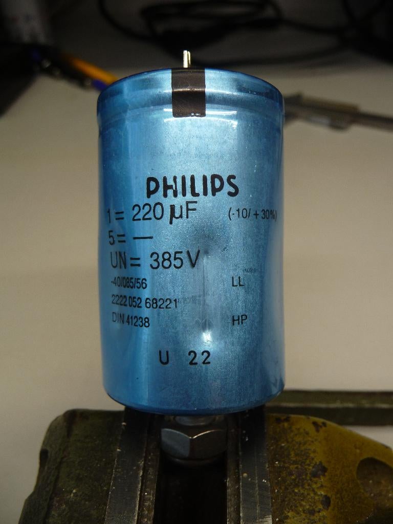 Philips 220 uF 385 vdc, Ophalen of Verzenden, Nieuw