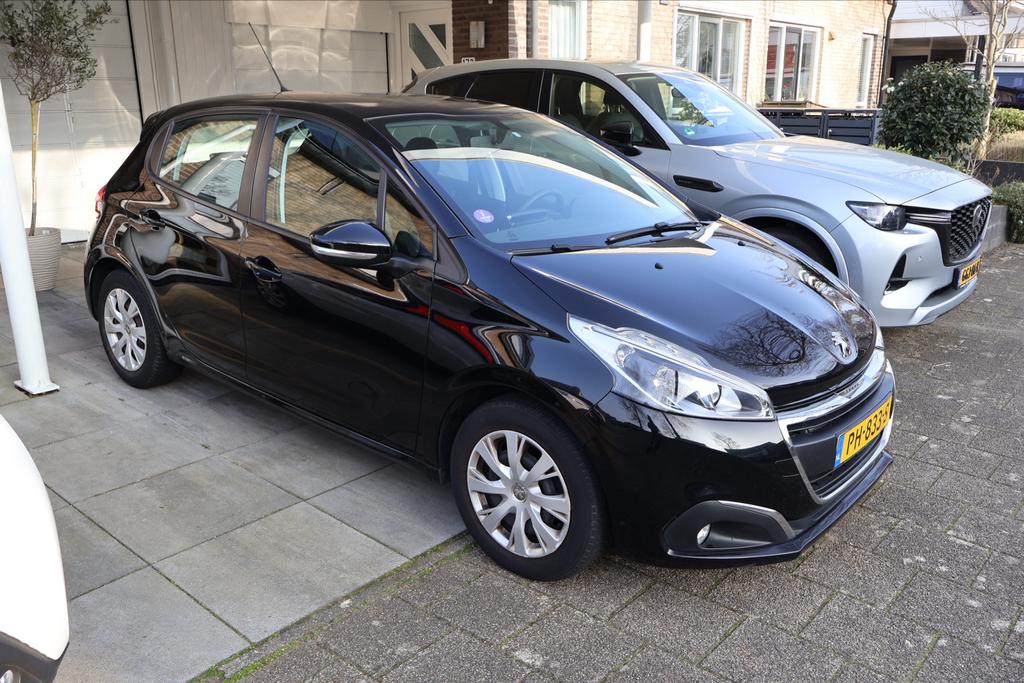 Peugeot 208 1.2 VTI 60KW/82PK 5-D 2017 Zwart, Voorwielaandrijving, 1199 cc, Origineel Nederlands, Handgeschakeld